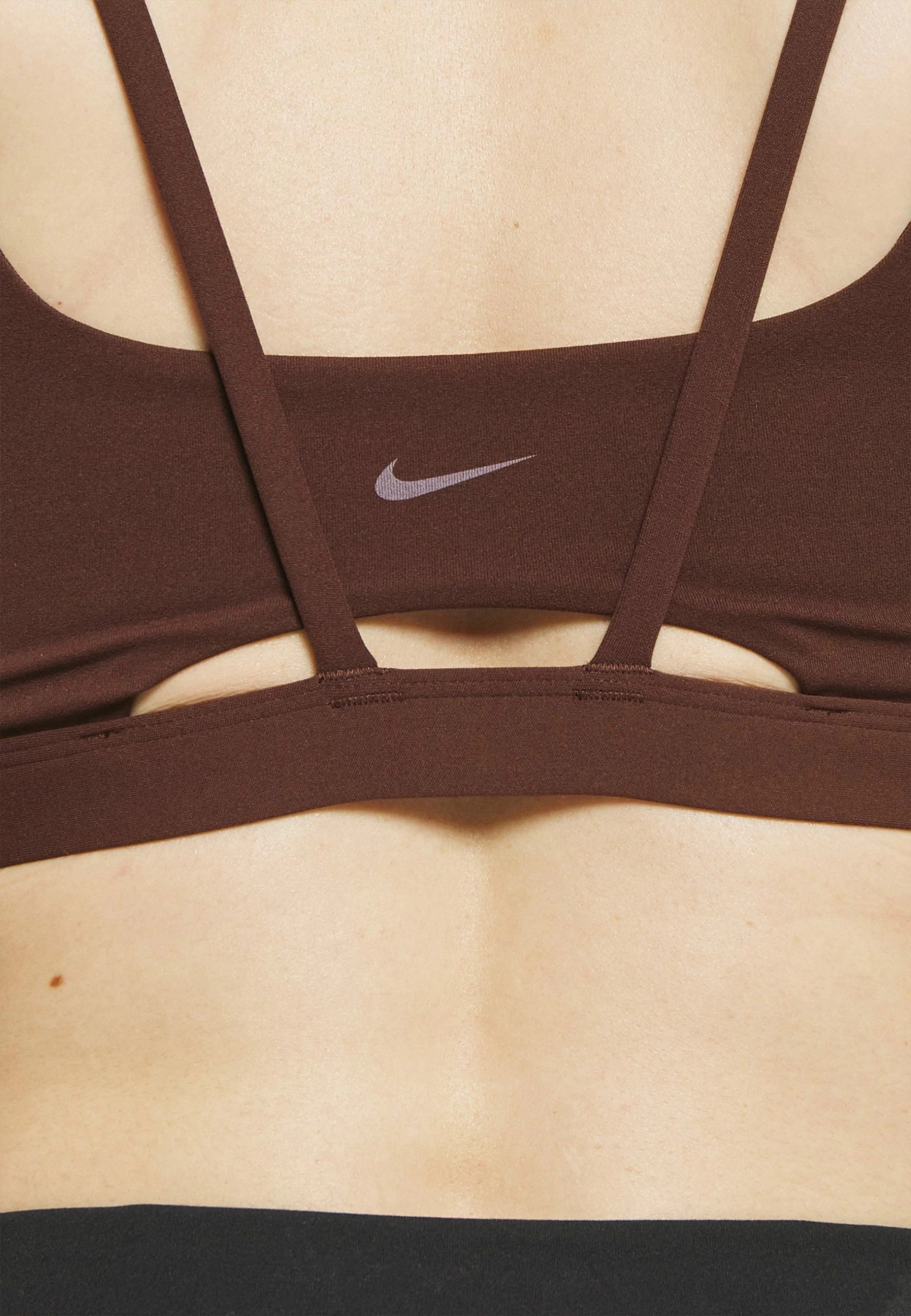 Nike Performance Alate Trace Bra - Sport-Bh Met Light Support - Earth 7 Nike Performance Alate Trace Bra - Sport-Bh Met Light Support - Earth - Afbeelding 5