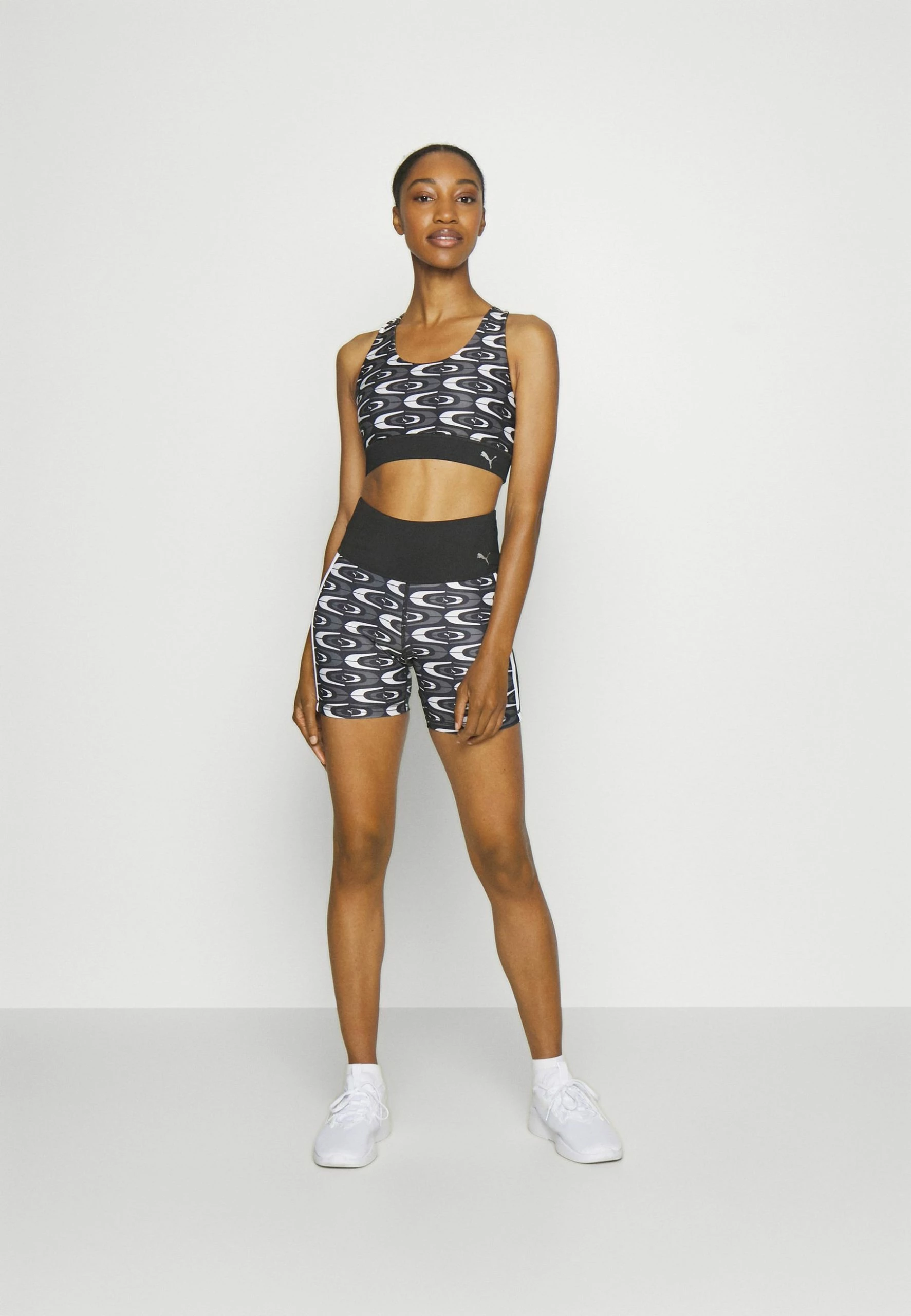 Puma Retro Glam Strappy Bra - Sport-Bh Met Medium Support - Black 4 Puma Retro Glam Strappy Bra - Sport-Bh Met Medium Support - Black - Afbeelding 2