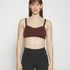 Nike Performance Alate Trace Bra - Sport-Bh Met Light Support - Earth 2 Nike Performance Alate Trace Bra - Sport-Bh Met Light Support - Earth -triangle bra shop c5bebce198ac4c2ea3644ee8d1f1c45d