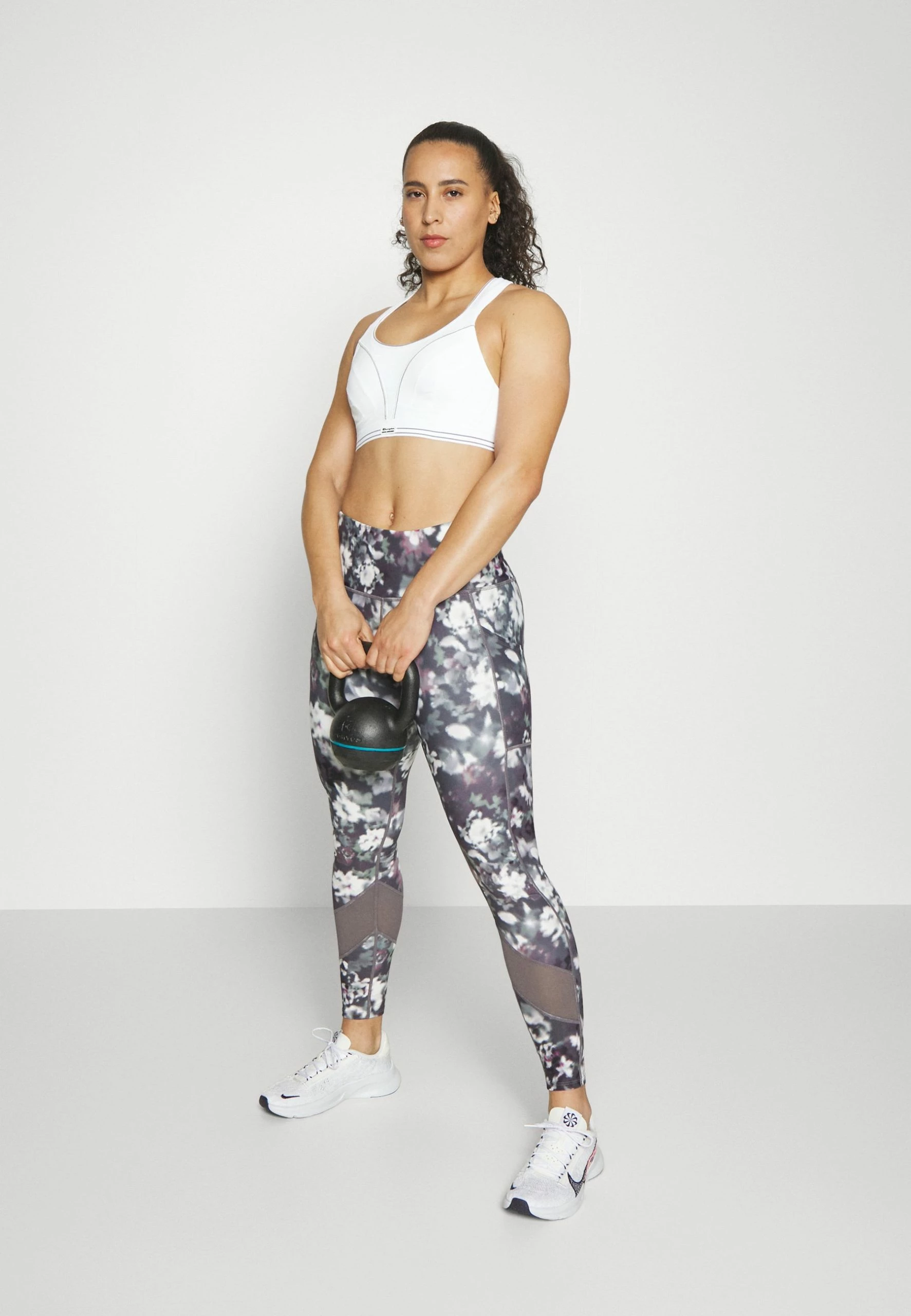 Shock Absorber Ultimate Run Bra - Sport-Bh Met High Support - White 4 Shock Absorber Ultimate Run Bra - Sport-Bh Met High Support - White - Afbeelding 2