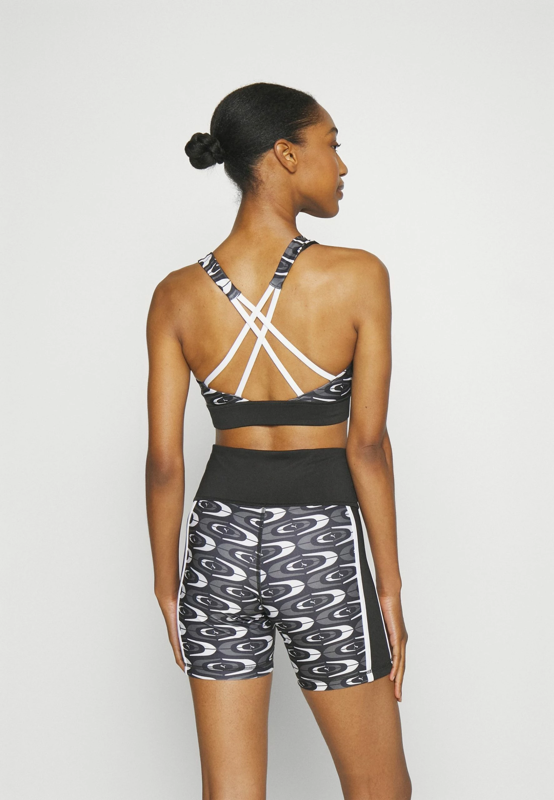 Puma Retro Glam Strappy Bra - Sport-Bh Met Medium Support - Black 5 Puma Retro Glam Strappy Bra - Sport-Bh Met Medium Support - Black - Afbeelding 3