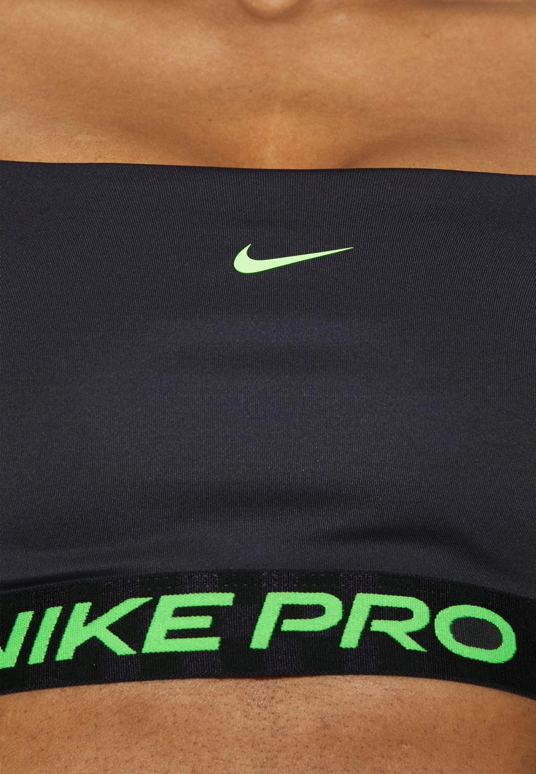 Nike Performance Indy Bandeau Bra - Sport-Bh Met Light Support - Gridiron/Green Strike 7 Nike Performance Indy Bandeau Bra - Sport-Bh Met Light Support - Gridiron/Green Strike - Afbeelding 5